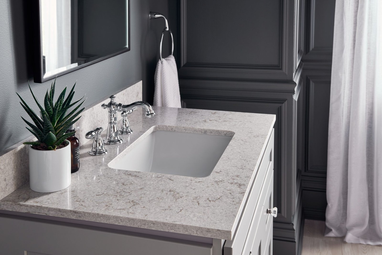 Quartz Vanity Tops – Durable, Stylish & Low Maintenance Elegant quartz vanity top with a sleek, polished finish in a modern bathroom.